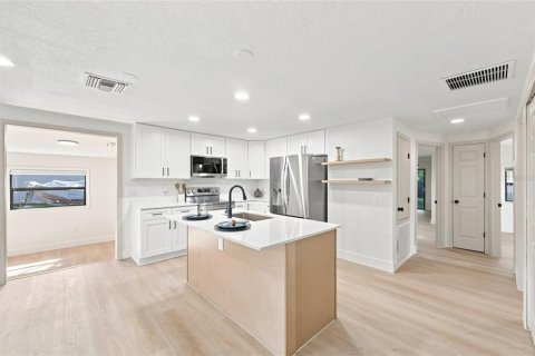 Villa ou maison à vendre à Kissimmee, Floride: 3 chambres, 149.29 m2 № 2324788 - photo 4