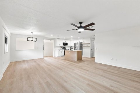Villa ou maison à vendre à Kissimmee, Floride: 3 chambres, 149.29 m2 № 2324788 - photo 11