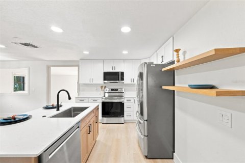 Villa ou maison à vendre à Kissimmee, Floride: 3 chambres, 149.29 m2 № 2324788 - photo 15