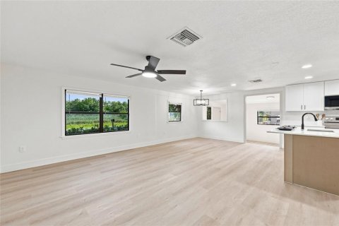 Villa ou maison à vendre à Kissimmee, Floride: 3 chambres, 149.29 m2 № 2324788 - photo 12