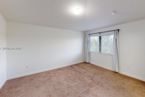 Touwnhouse à louer à Miami, Floride: 4 chambres, 178.37 m2 № 2056839 - photo 14