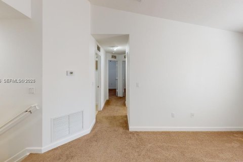 Touwnhouse à louer à Miami, Floride: 4 chambres, 178.37 m2 № 2056839 - photo 13