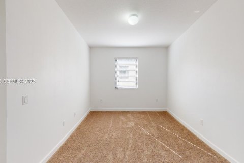 Touwnhouse à louer à Miami, Floride: 4 chambres, 178.37 m2 № 2056839 - photo 12