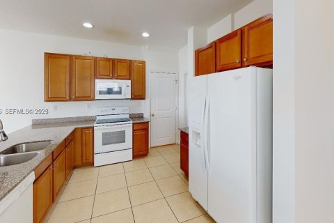 Touwnhouse à louer à Miami, Floride: 4 chambres, 178.37 m2 № 2056839 - photo 7