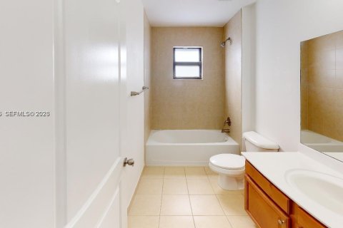 Touwnhouse à louer à Miami, Floride: 4 chambres, 178.37 m2 № 2056839 - photo 6