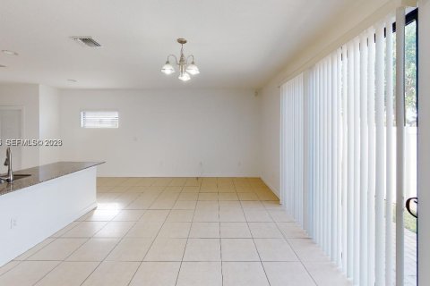 Touwnhouse à louer à Miami, Floride: 4 chambres, 178.37 m2 № 2056839 - photo 10