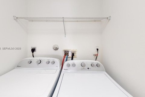 Touwnhouse à louer à Miami, Floride: 4 chambres, 178.37 m2 № 2056839 - photo 9