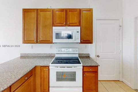 Touwnhouse à louer à Miami, Floride: 4 chambres, 178.37 m2 № 2056839 - photo 8