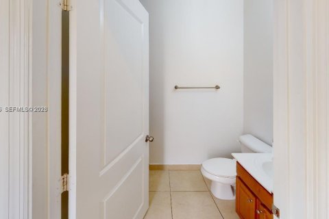Touwnhouse à louer à Miami, Floride: 4 chambres, 178.37 m2 № 2056839 - photo 5
