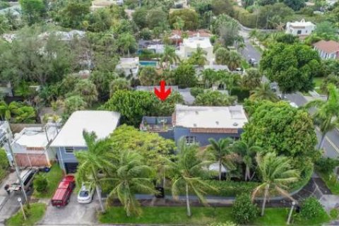 Villa ou maison à louer à West Palm Beach, Floride: 4 chambres, 197.6 m2 № 1154350 - photo 1