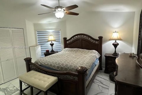 Снять в аренду виллу или дом в Майами, Флорида 2 спальни, 82.22м2, № 1991425 - фото 5