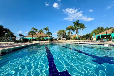 Снять в аренду виллу или дом в Майами, Флорида 2 спальни, 82.22м2, № 1991425 - фото 12