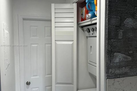 Снять в аренду виллу или дом в Майами, Флорида 2 спальни, 82.22м2, № 1991425 - фото 6