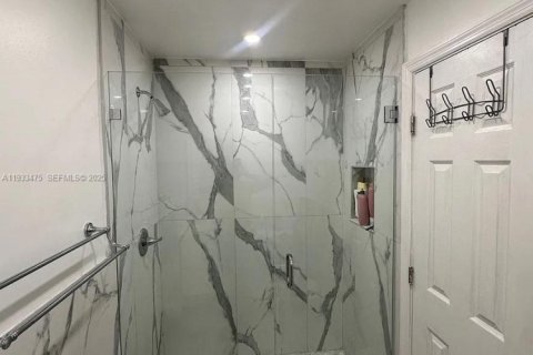 Снять в аренду виллу или дом в Майами, Флорида 2 спальни, 82.22м2, № 1991425 - фото 8