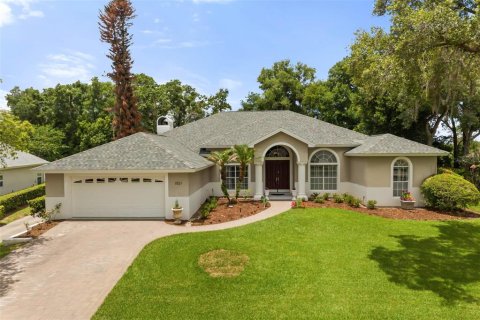 House in Mount Dora, Florida 3 bedrooms, 281.31 sq.m. № 2203757