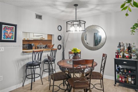 Condo in Miami, Florida, 3 bedrooms  № 1848393 - photo 13