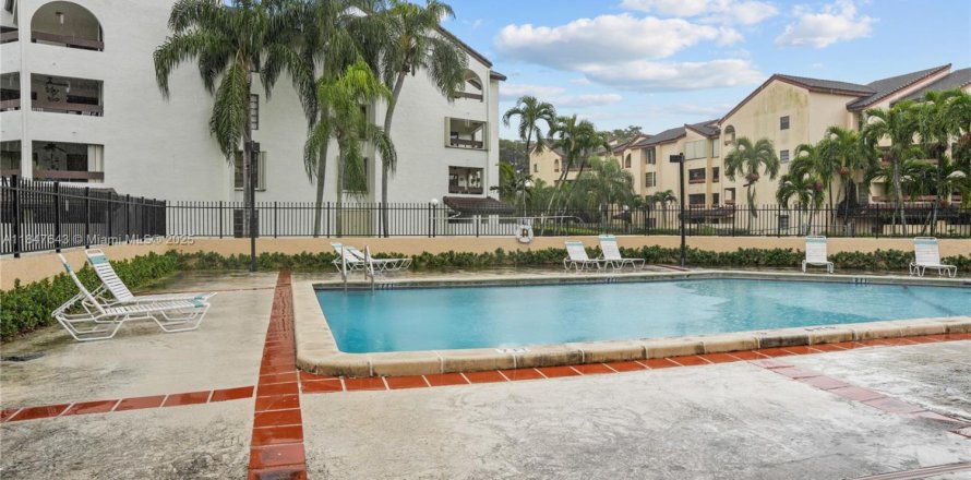 Condo in Miami, Florida, 3 bedrooms  № 1848393