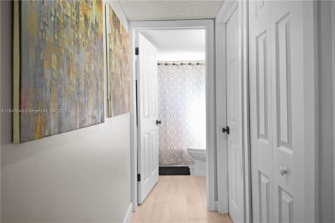 Condo in Miami, Florida, 3 bedrooms  № 1848393 - photo 9