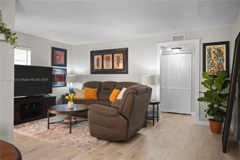 Condo in Miami, Florida, 3 bedrooms  № 1848393 - photo 11