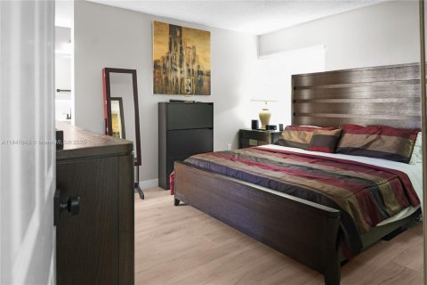 Condo in Miami, Florida, 3 bedrooms  № 1848393 - photo 16