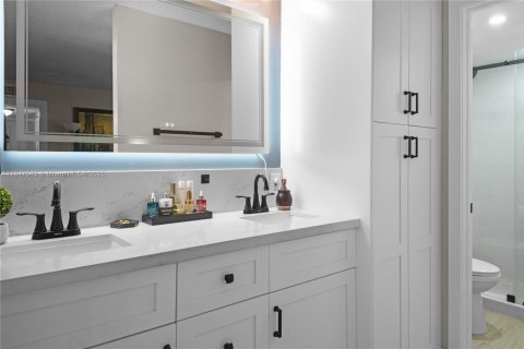 Condo in Miami, Florida, 3 bedrooms  № 1848393 - photo 18
