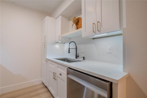 Condo in Winter Park, Florida, 1 bedroom  № 1780988 - photo 11