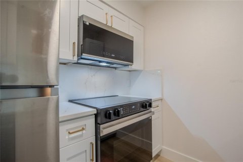 Condo in Winter Park, Florida, 1 bedroom  № 1780988 - photo 12