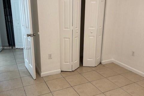 Снять в аренду таунхаус в Хомстед, Флорида 4 спальни, 165.83м2, № 2044282 - фото 7