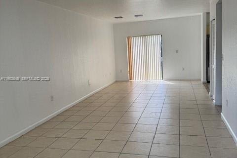 Снять в аренду таунхаус в Хомстед, Флорида 4 спальни, 165.83м2, № 2044282 - фото 4