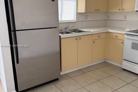 Снять в аренду таунхаус в Хомстед, Флорида 4 спальни, 165.83м2, № 2044282 - фото 5