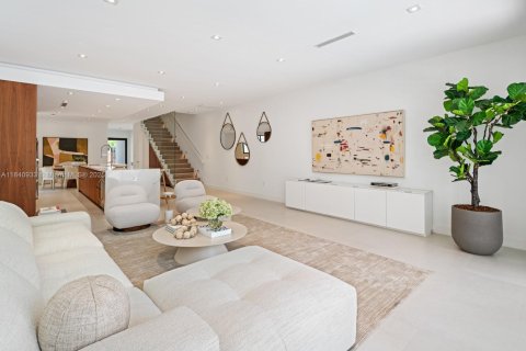 Снять в аренду таунхаус в Майами, Флорида 4 спальни, 288.74м2, № 2038088 - фото 16