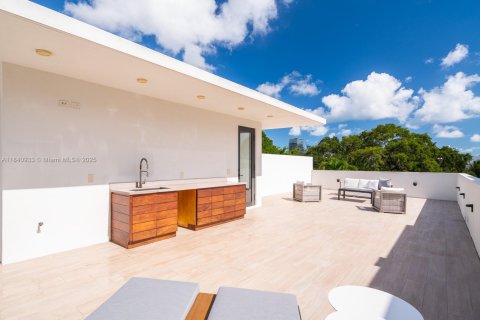 Снять в аренду таунхаус в Майами, Флорида 4 спальни, 288.74м2, № 2038088 - фото 22