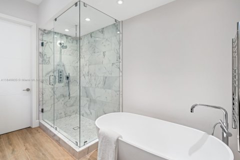 Снять в аренду таунхаус в Майами, Флорида 4 спальни, 288.74м2, № 2038088 - фото 24