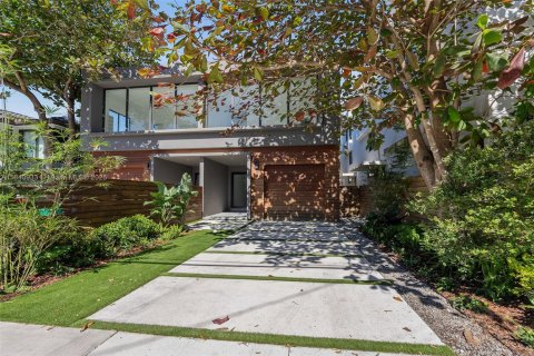 Touwnhouse à Miami, Floride 4 chambres, 288.74 m2 № 2038088