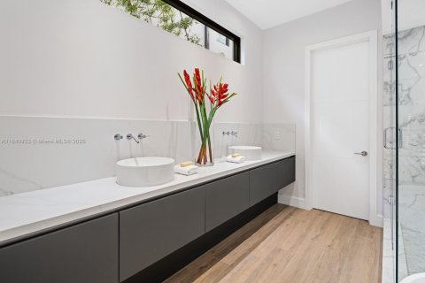 Снять в аренду таунхаус в Майами, Флорида 4 спальни, 288.74м2, № 2038088 - фото 20