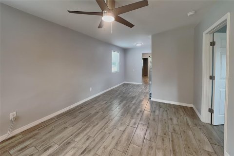 Villa ou maison à louer à Orlando, Floride: 2 chambres, 73.95 m2 № 2396544 - photo 2