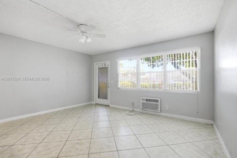 Condo in Deerfield Beach, Florida, 1 bedroom  № 2268711 - photo 9