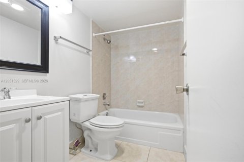 Condo in Deerfield Beach, Florida, 1 bedroom  № 2268711 - photo 17