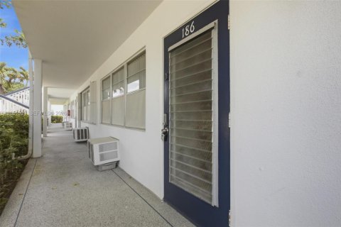 Condo in Deerfield Beach, Florida, 1 bedroom  № 2268711 - photo 4