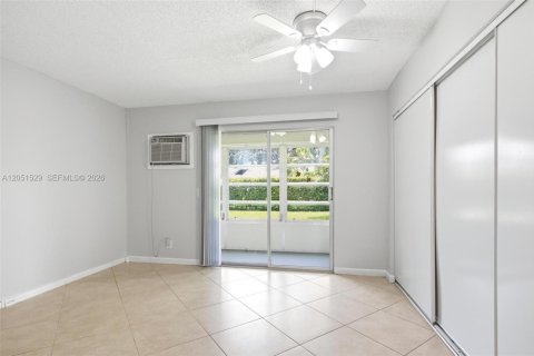 Condo in Deerfield Beach, Florida, 1 bedroom  № 2268711 - photo 10