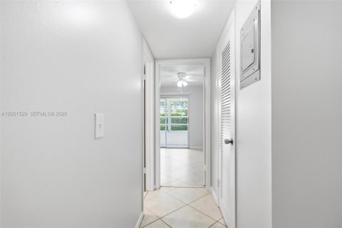 Condo in Deerfield Beach, Florida, 1 bedroom  № 2268711 - photo 15