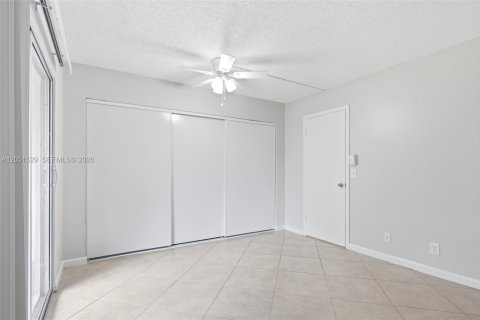 Condo in Deerfield Beach, Florida, 1 bedroom  № 2268711 - photo 18