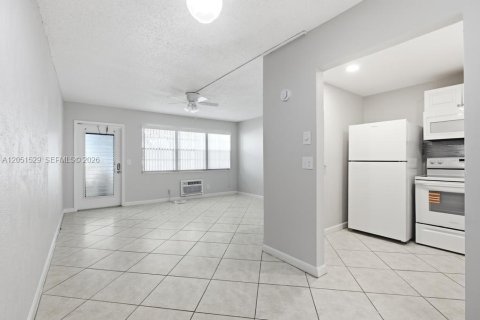 Condo in Deerfield Beach, Florida, 1 bedroom  № 2268711 - photo 5