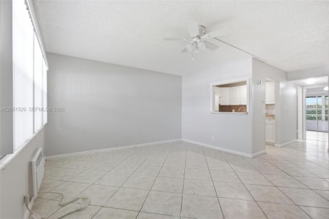 Condo in Deerfield Beach, Florida, 1 bedroom  № 2268711 - photo 11
