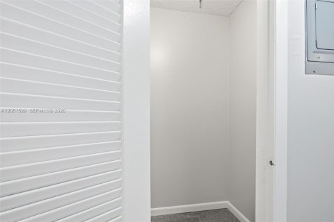 Condo in Deerfield Beach, Florida, 1 bedroom  № 2268711 - photo 12