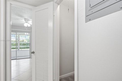 Condo in Deerfield Beach, Florida, 1 bedroom  № 2268711 - photo 13