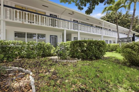 Condo in Deerfield Beach, Florida, 1 bedroom  № 2268711 - photo 3