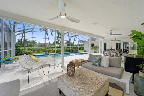 Снять в аренду виллу или дом в Пальметто-Бей, Флорида 5 спален, 212.75м2, № 1988971 - фото 1