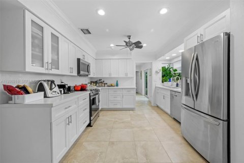 Снять в аренду виллу или дом в Пальметто-Бей, Флорида 5 спален, 212.75м2, № 1988971 - фото 10