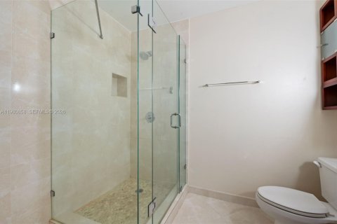 House in Doral, Florida 3 bedrooms, 176.33 sq.m. № 2043123 - photo 22